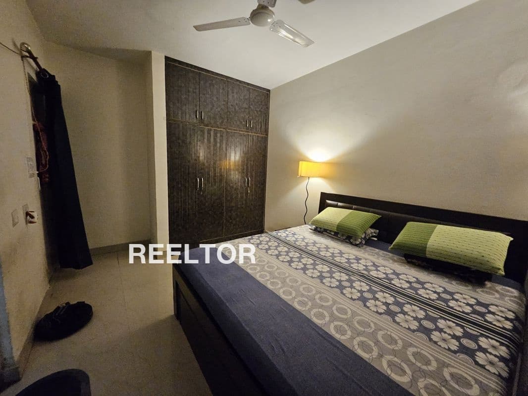 Flat In Gaur City Noida