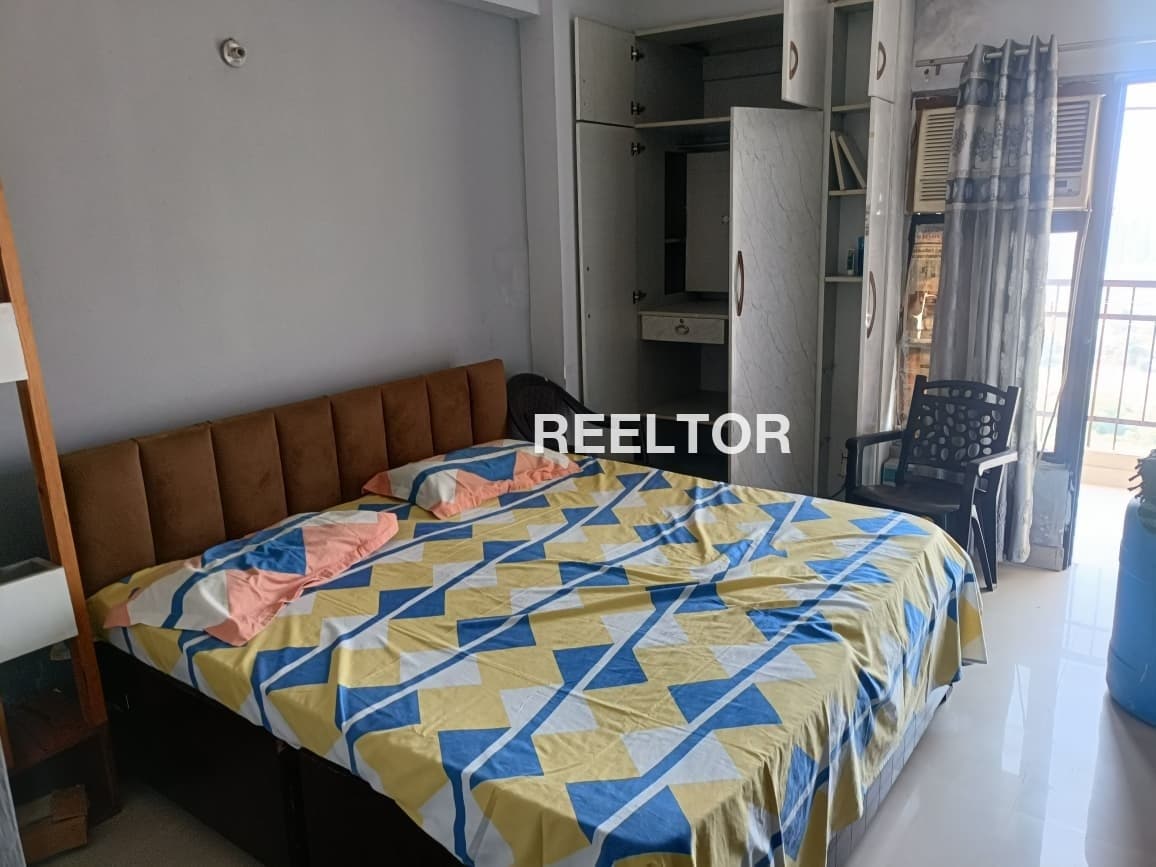 Flat In Gaur City Noida