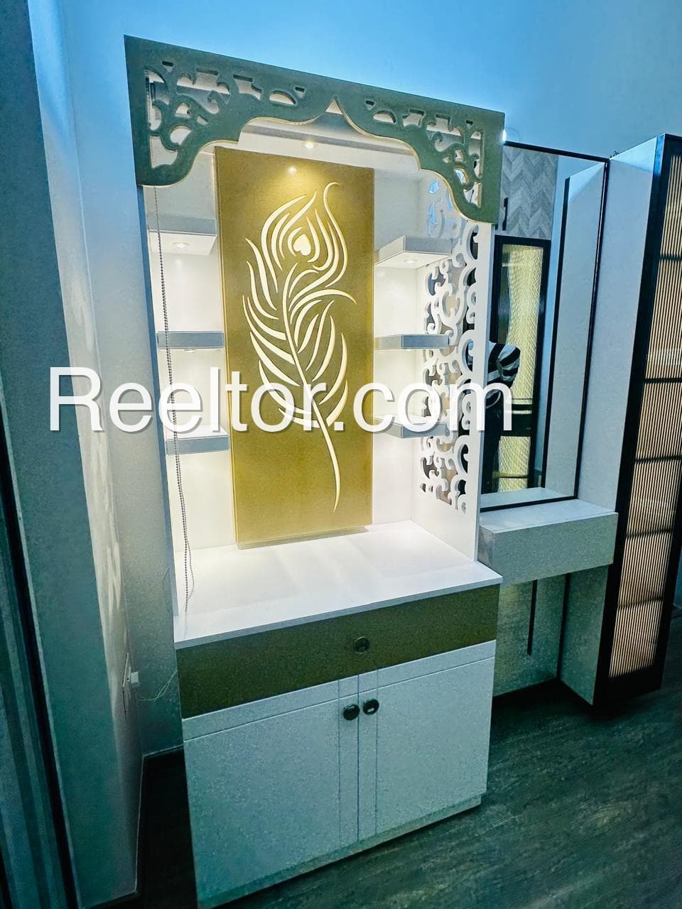 Flat In Gaur City Noida