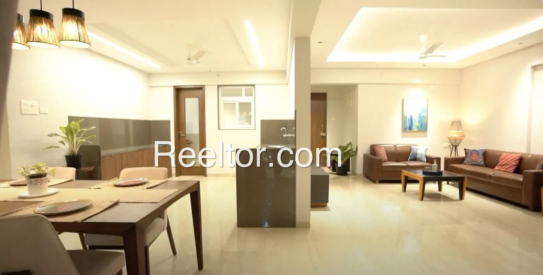 Flat In Gaur City Noida
