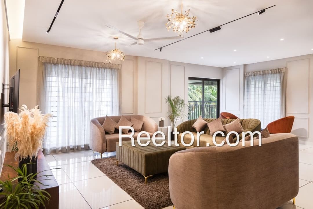 Flat In Gaur City Noida