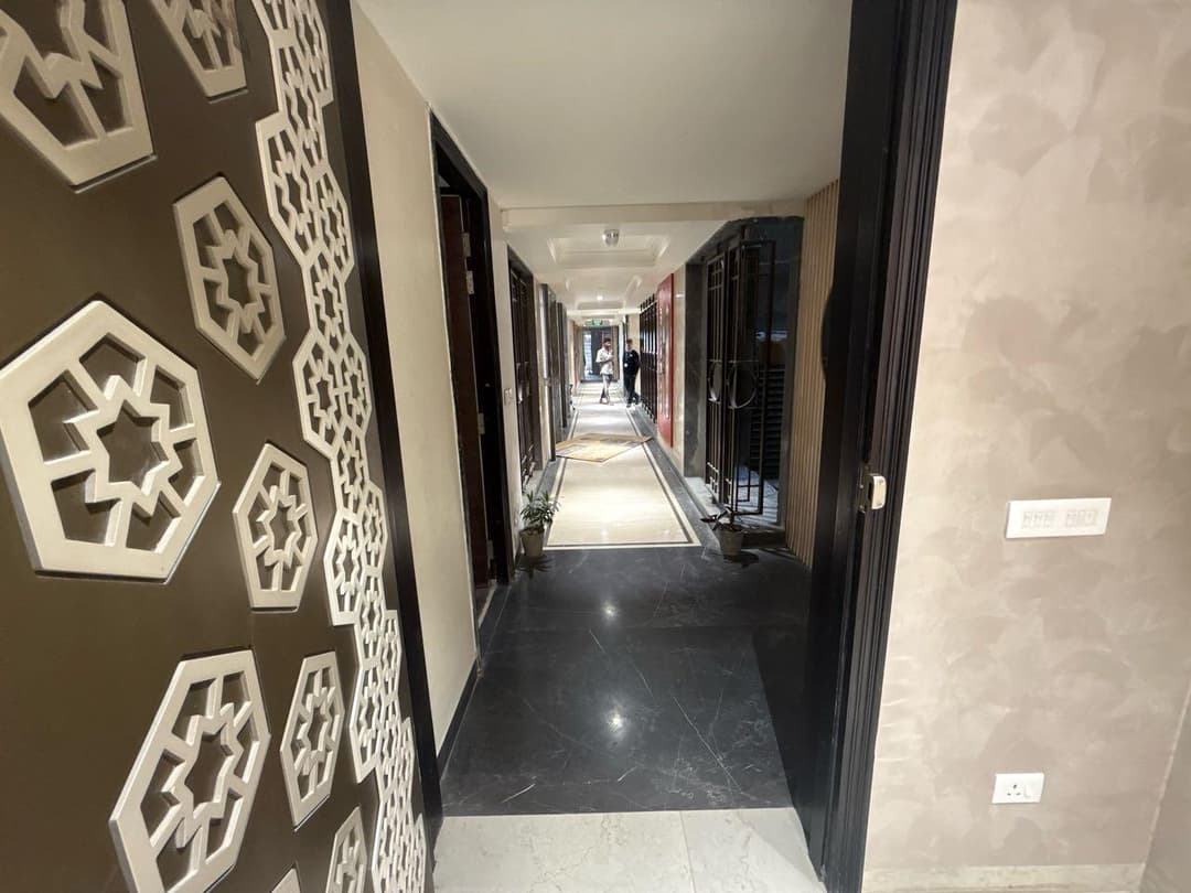 Flat In Gaur City Noida