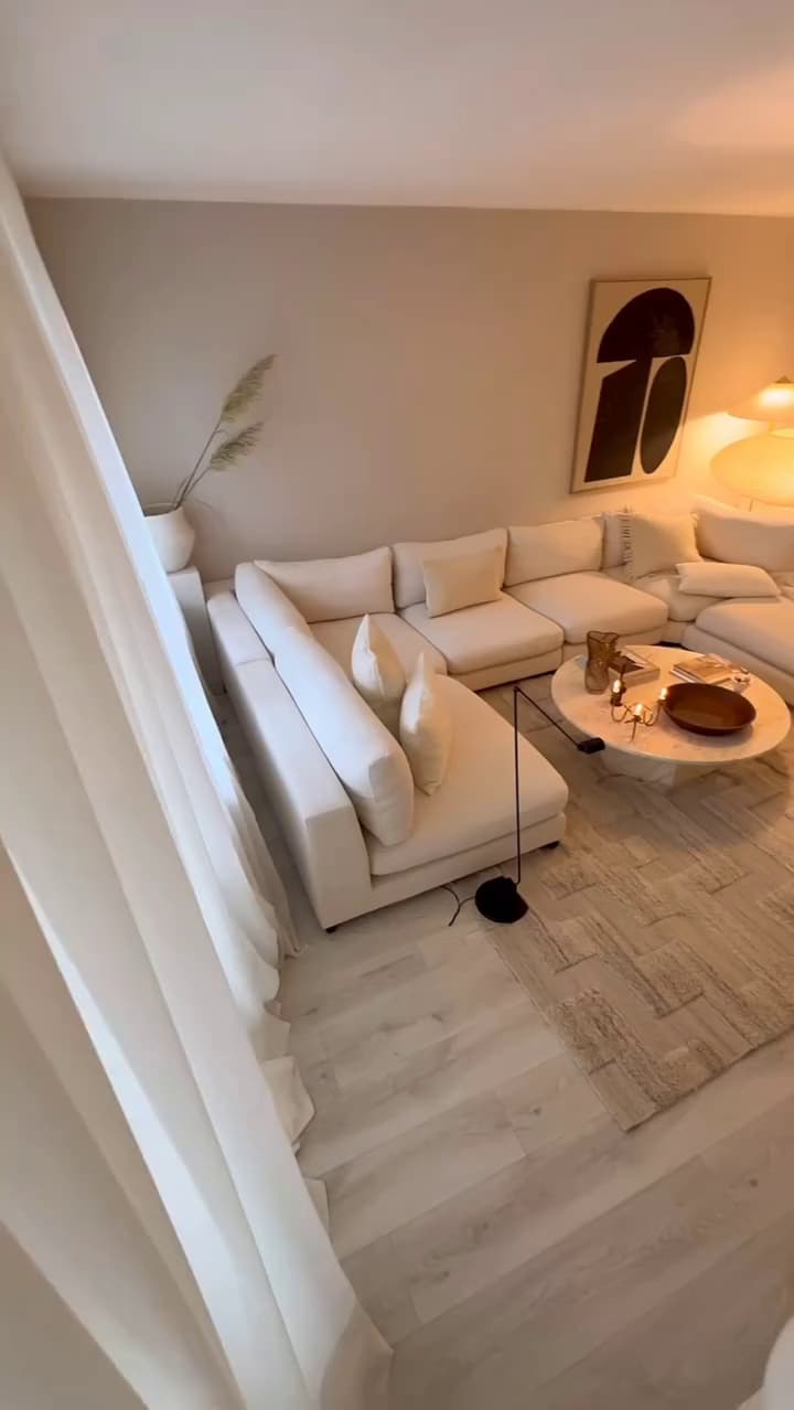 Flat In Gaur City Noida