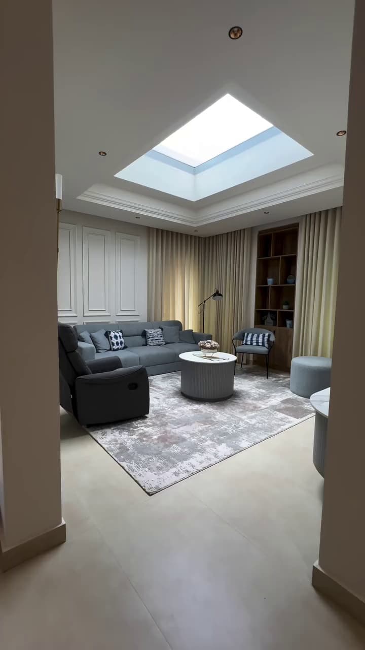 Flat In Gaur City Noida