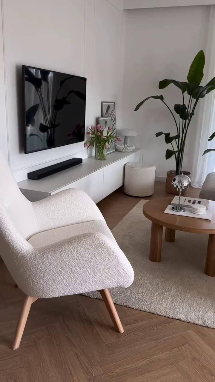 Flat In Gaur City Noida