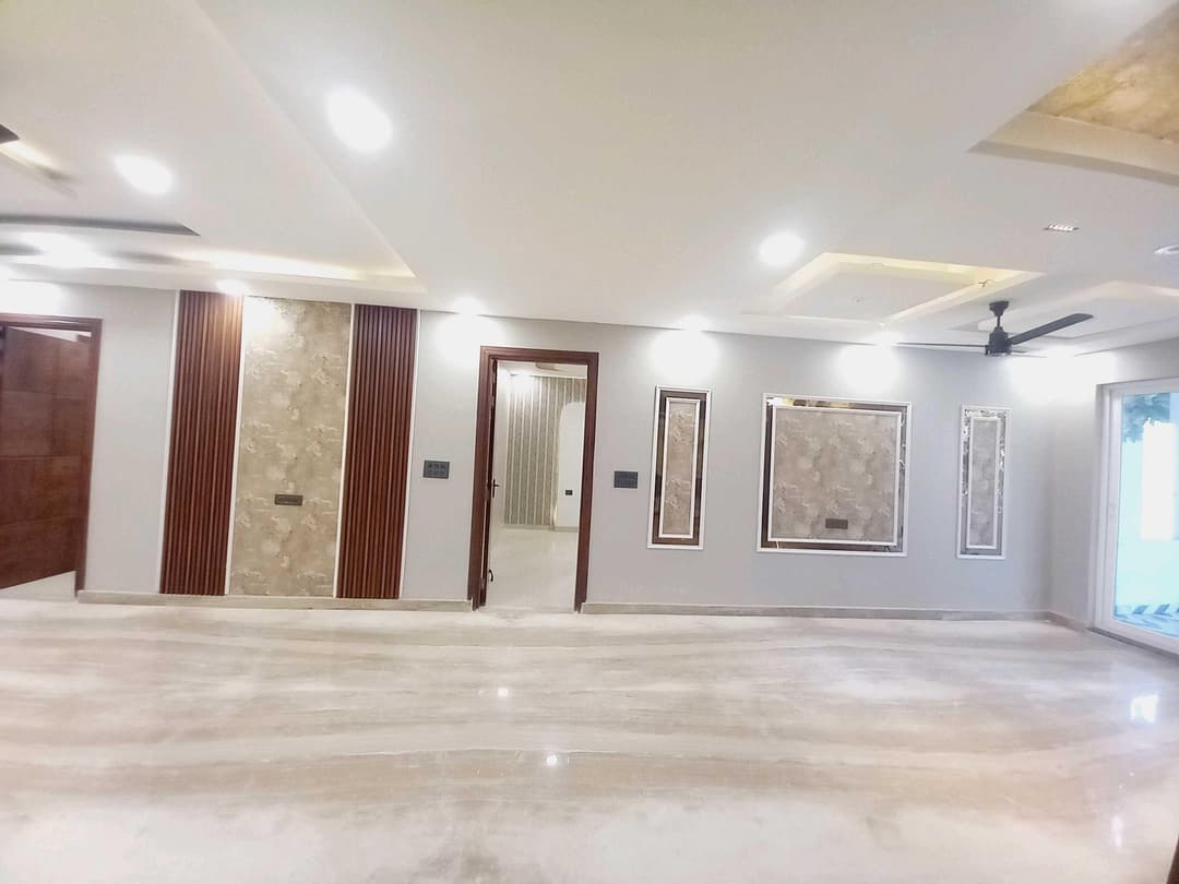 Flat In Gaur City Noida