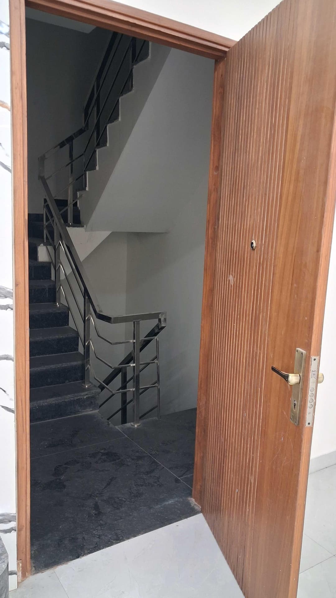 Flat In Gaur City Noida